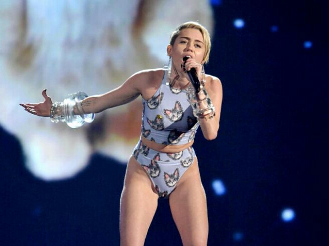 Miley Cyrus singt "Elastic Heart" von Sia & "On The Floor" von Jennifer Lopez