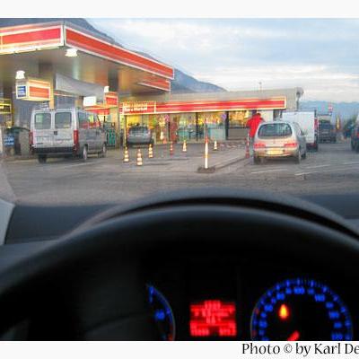 Findet Ihr es richtig das der Kraftstoff E10 an den Tankstellen 3 Cent günstiger ist als der Super Kraftstoff?