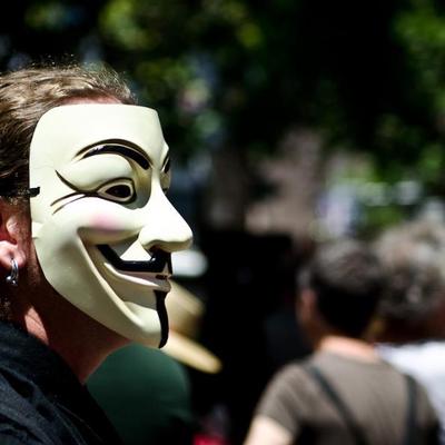Hätte Anonymous Facebook doch angreifen sollen?