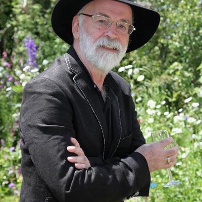 Der Alzheimerkranke Fantasyautor Terry Pratchett kämpft für das Recht auf Sterbehilfe - wie steht Ihr zu diesem Thema?