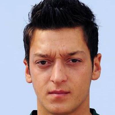 Sollte Mesut Özil von Real Madrid zu einem anderen Verein wechseln?