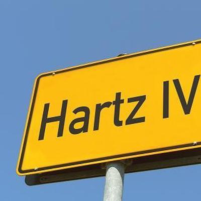 Sollte es Hartz IV empfängern verboten werden  Proletensendungen wie Mitten im Leben und Dschunglecamp anzusehen?