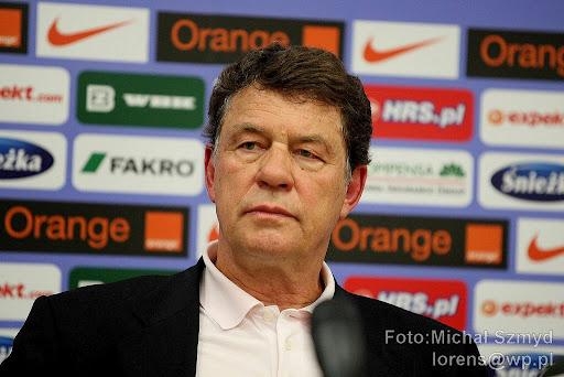 Sollte Otto Rehagel als Trainer in die Fußball Bundesliga zurück kehren?