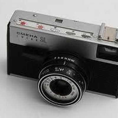 Habt ihr noch eine analoge (alte, nicht-digitale) Fotokamera?