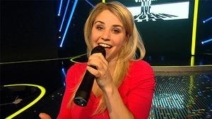 Beatrice singt meist Songs mit düsteren Texten. Am kommenden Samstag von Hölle und Masochist.
Wem gefällt dass???