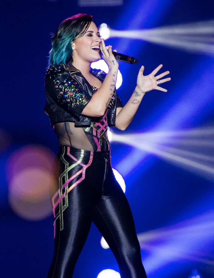 Demi Lovato - Japan Lotusbluete