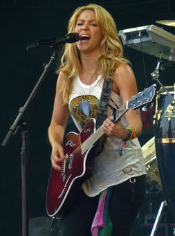 Shakira - "Ain't Your Mama" von Jennifer Lopez